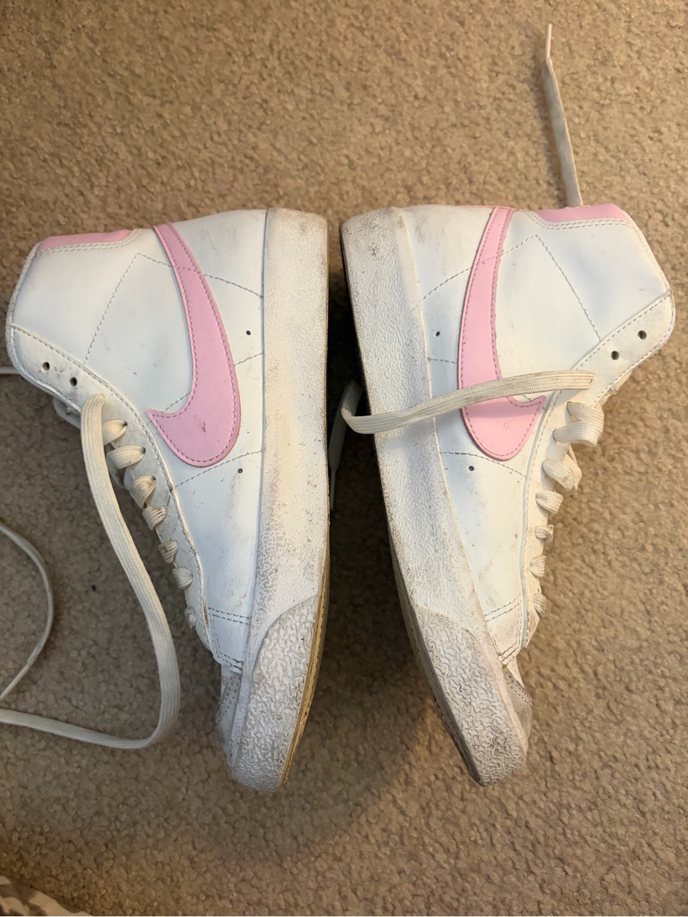 Nike Cream/Off-White Athletic Sneaker (Youth US 5.5) (fits a size 7 in women’s)